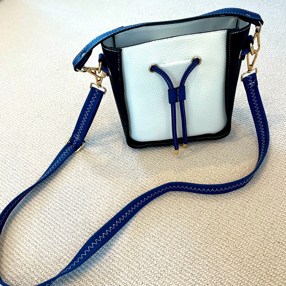 Super cute Faux Pebbled Leather Crossbody/Shoulder/Handle Bag